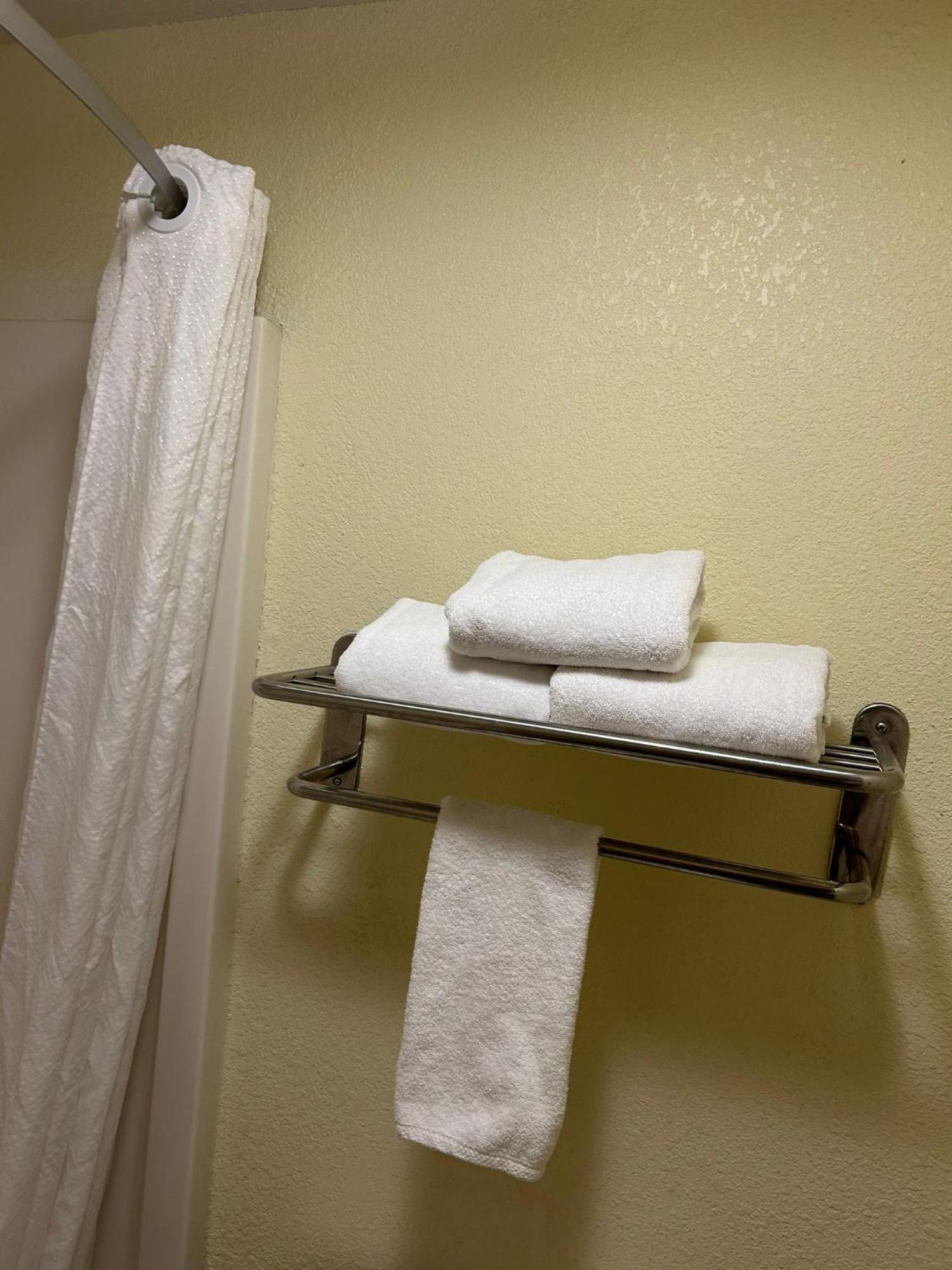 Americas Value Hotel