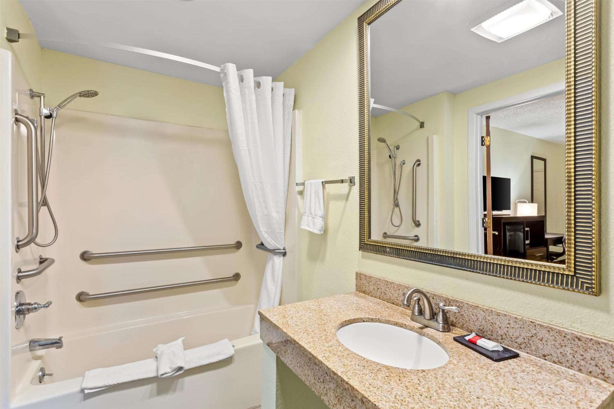 Americas Value Hotel